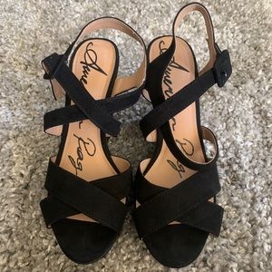 Black suede wedges 🌸